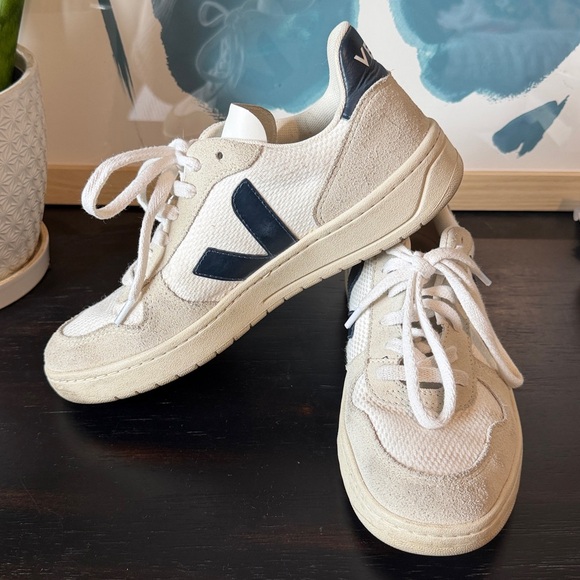 Veja V-10 Leather Sneakers - Picture 3 of 6